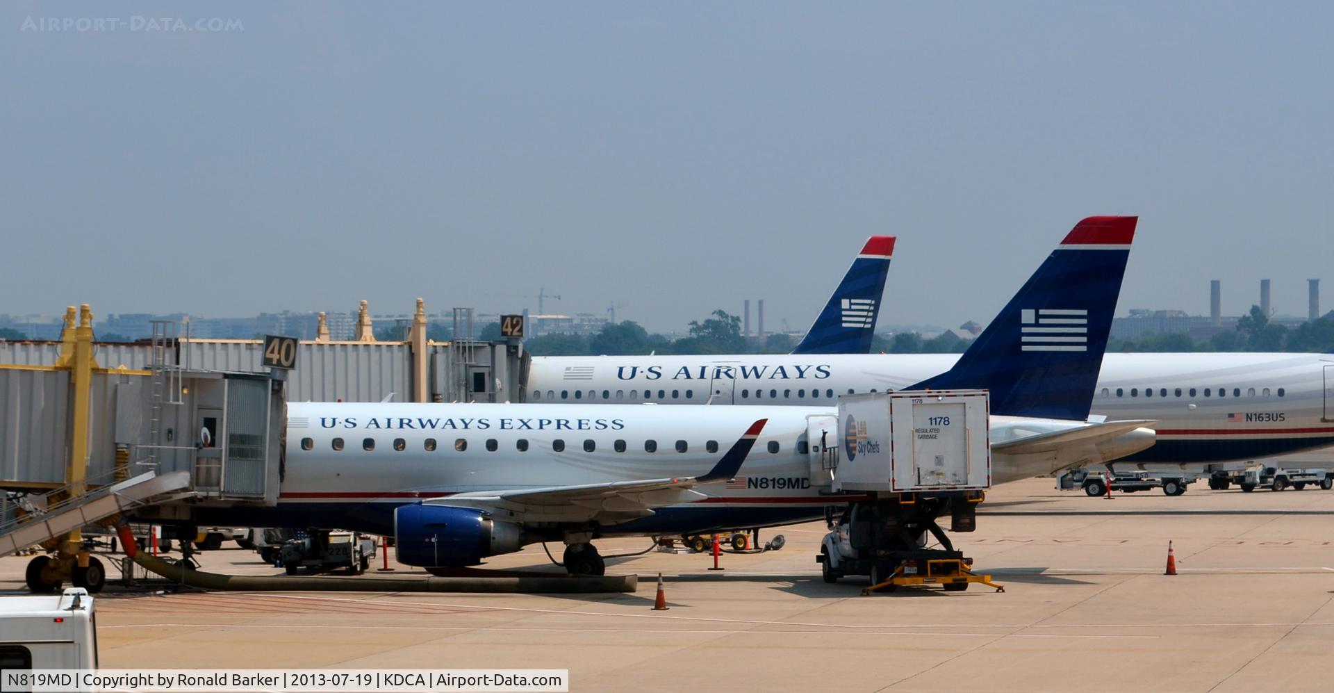 N819MD, 2004 Embraer 170SU (ERJ-170-100SU) C/N 17000040, Food service gate 40 DCA