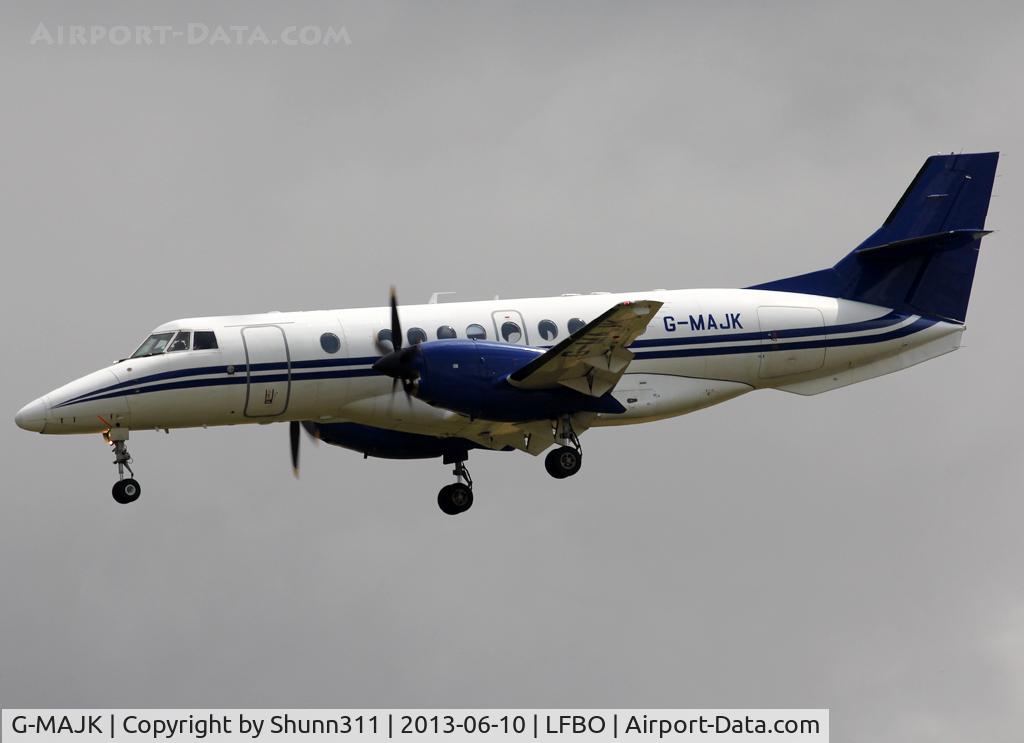 G-MAJK, 1995 British Aerospace Jetstream 41 C/N 41070, Landing rwy 32L in unusual Eastern Airways c/s...