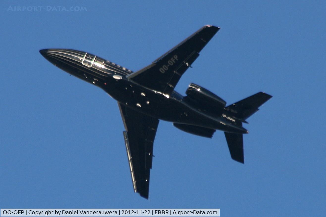 OO-OFP, 2007 Dassault Falcon 2000EX C/N 132, Climbing from RWY 25R