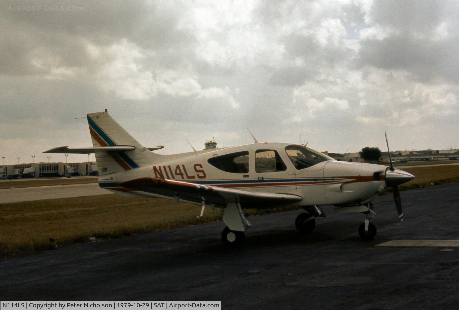 N114LS, 1976 Rockwell International 114 Commander C/N 14003, This Commander 114 was seen at San Antonio in October 1979.