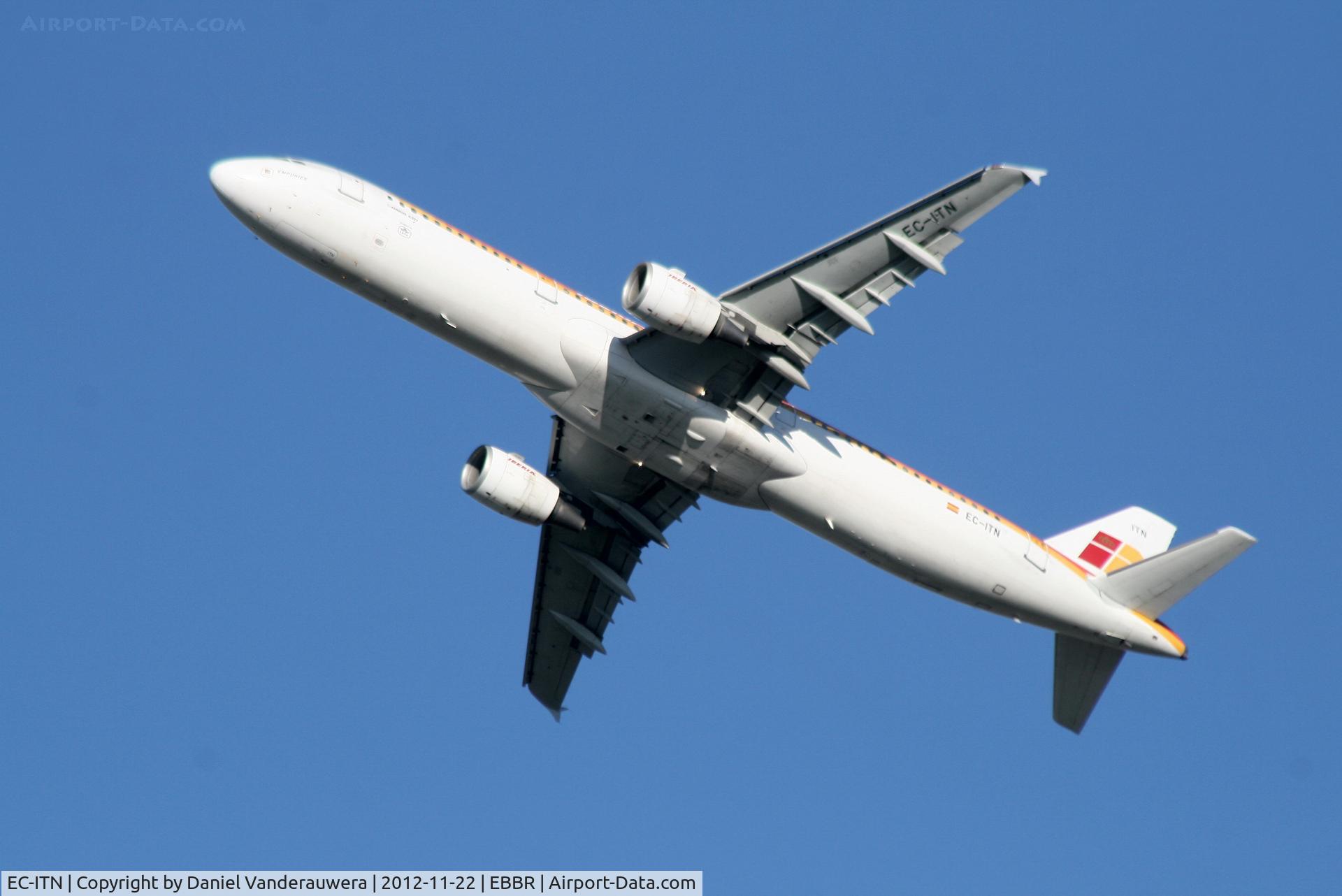 EC-ITN, 2003 Airbus A321-212 C/N 2115, Flight IB3203 is climbing from RWY 25R