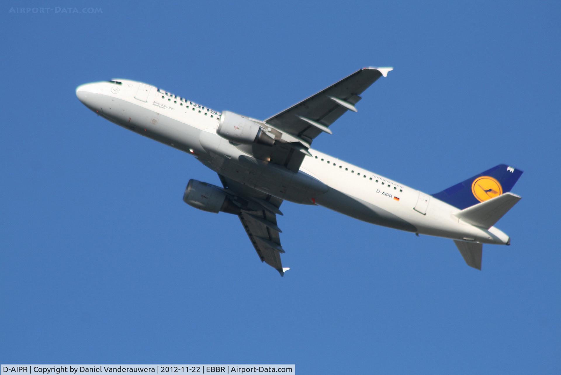 D-AIPR, 1990 Airbus A320-211 C/N 111, Flight LH1287 is climbing from RWY 25R