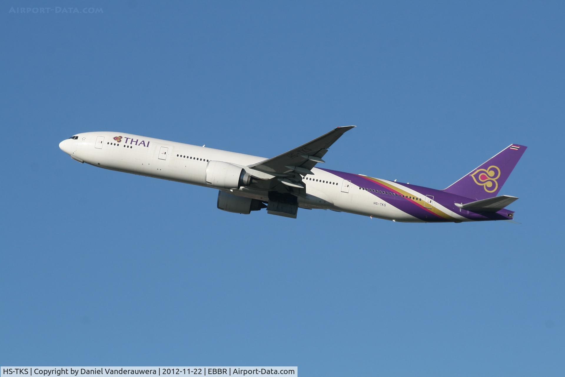 HS-TKS, 2007 Boeing 777-35R/ER C/N 35160, Flight TG935 is climbing from RWY 25R