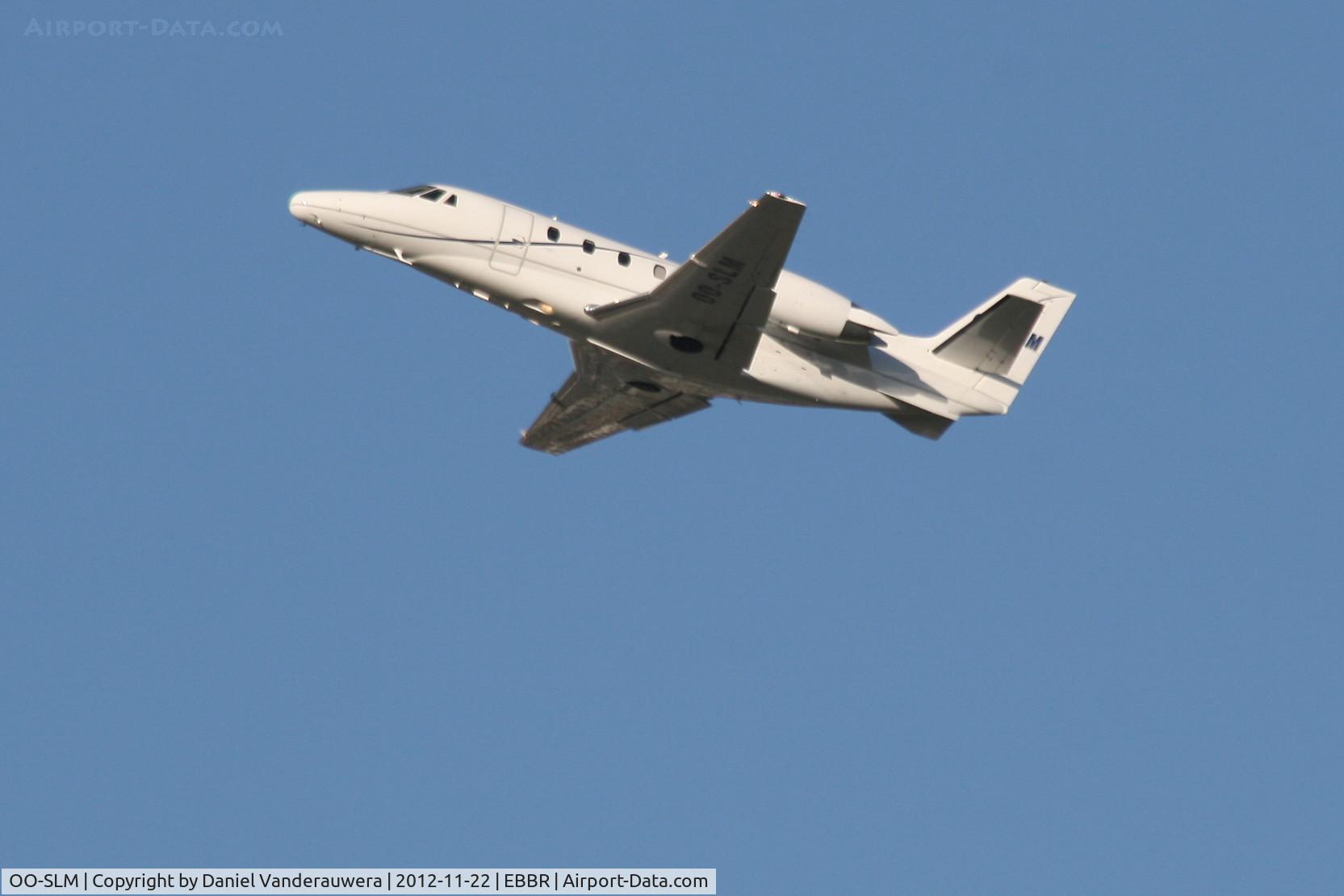 OO-SLM, 2008 Cessna 560XL Citation XLS C/N 560-5781, Climbing from RWY 25R