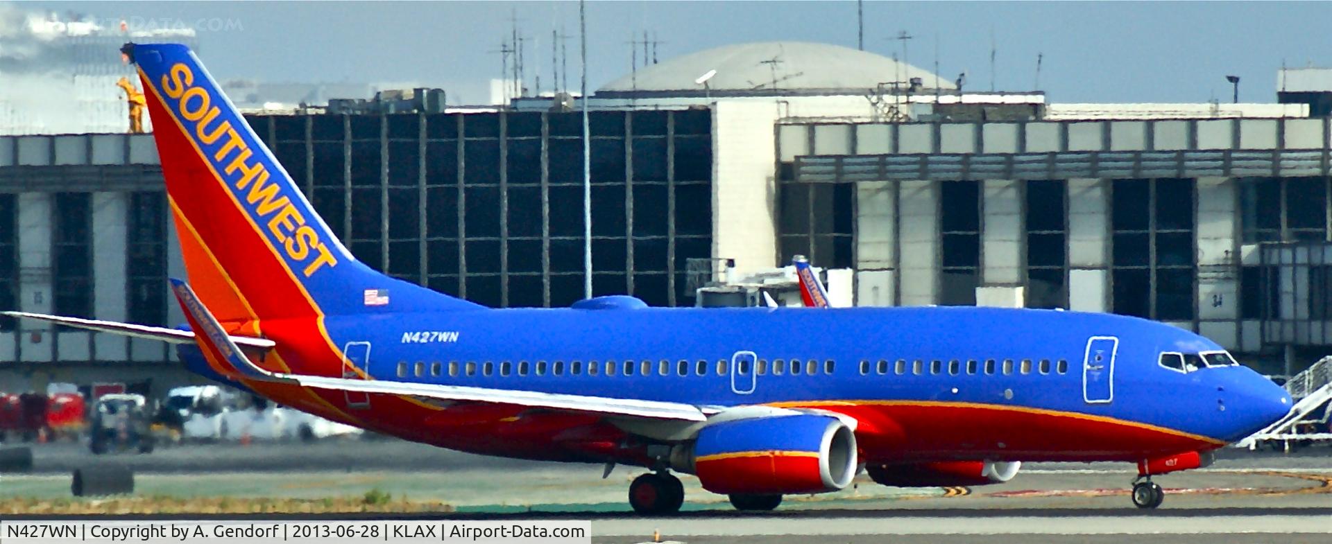 N427WN, 2002 Boeing 737-7H4 C/N 29831, Southwest, is here at Los angeles Int´l(KLAX)