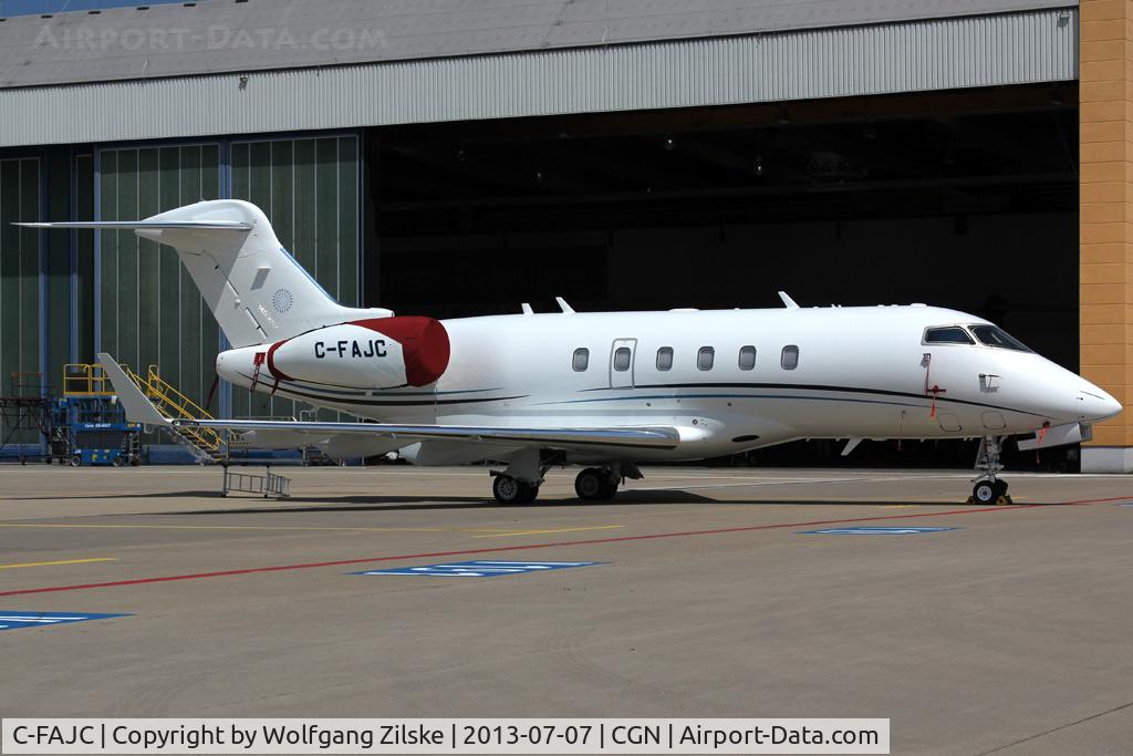 C-FAJC, 2013 Bombardier Challenger 300 (BD-100-1A10) C/N 20384, visitor