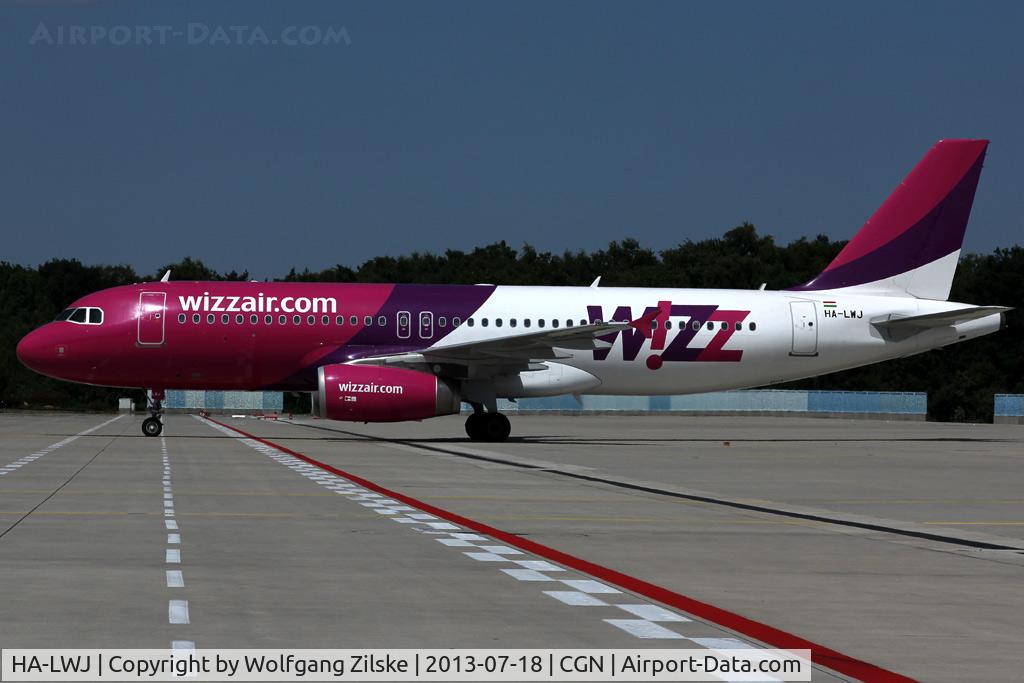 HA-LWJ, 2011 Airbus A320-232 C/N 4683, visitor