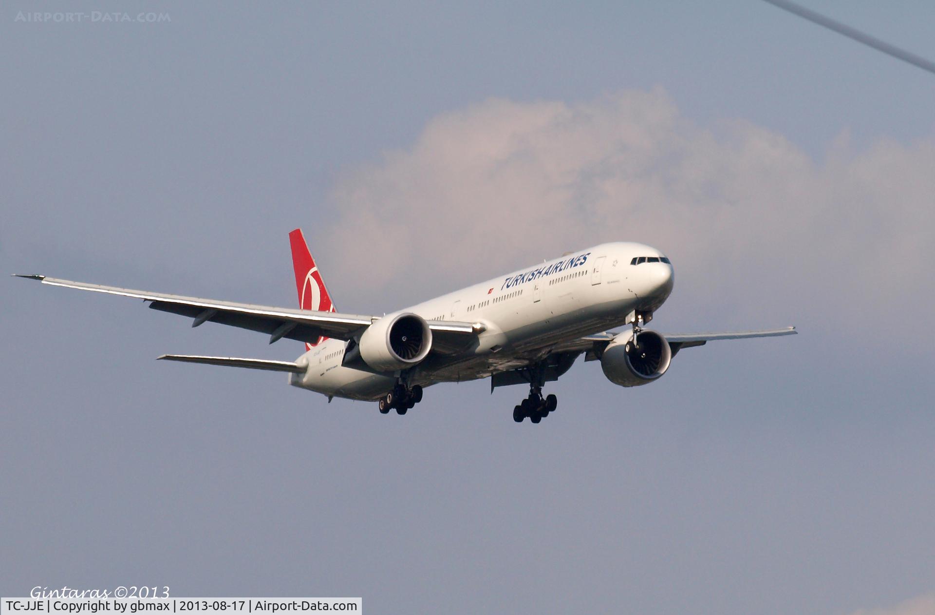 TC-JJE, 2010 Boeing 777-3F2/ER C/N 40707, Seconds before landing on L22, JFK