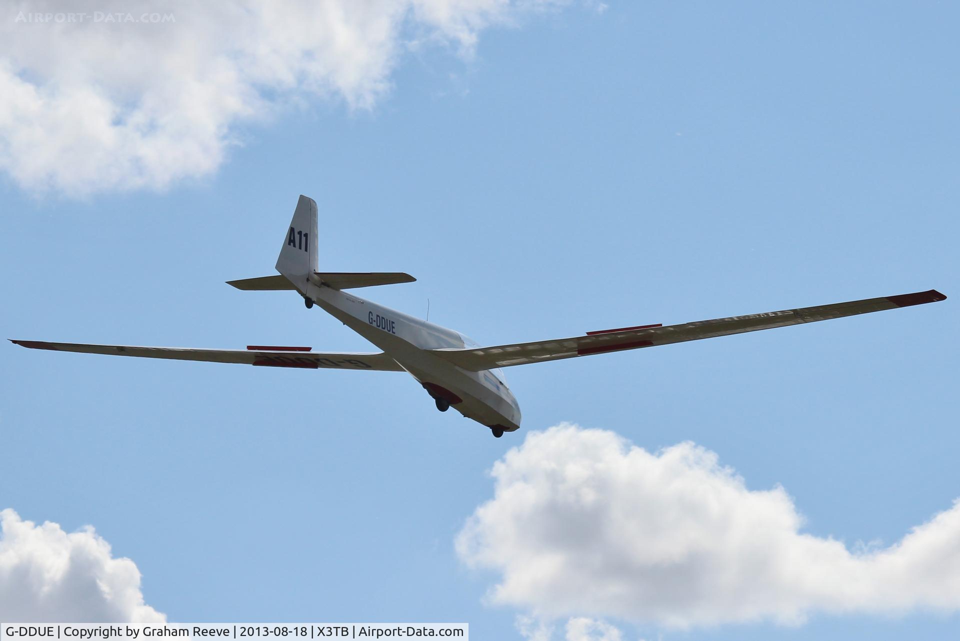 G-DDUE, Schleicher ASK-13 C/N 13591, Aboutto land at Tibenham.