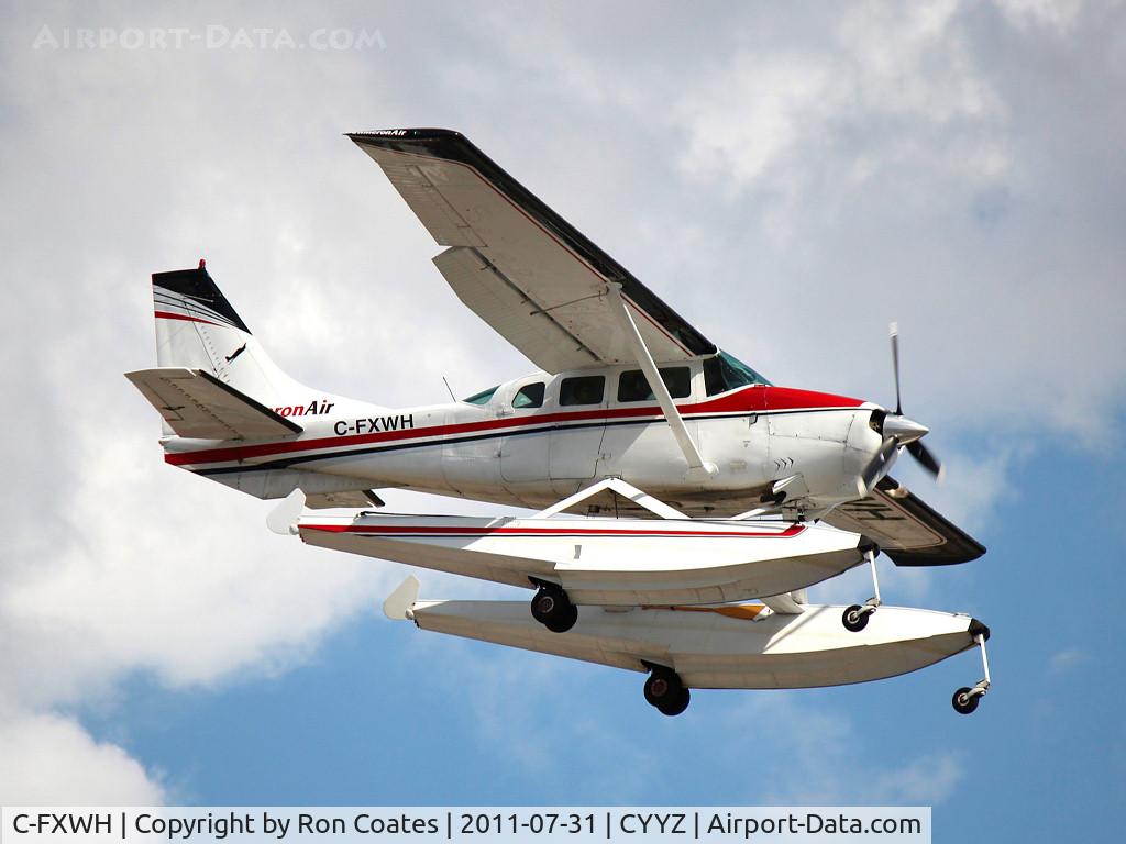 C-FXWH, 1968 Cessna U206C Super Skywagon C/N U2061170, This 1968 Cameron Air Cessna U206C on floats ia about to land on rwy 23 at Toronto Int'l Airport