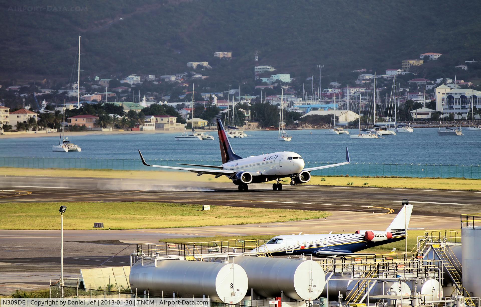 N309DE, 2009 Boeing 737-732 C/N 29634, N309DE