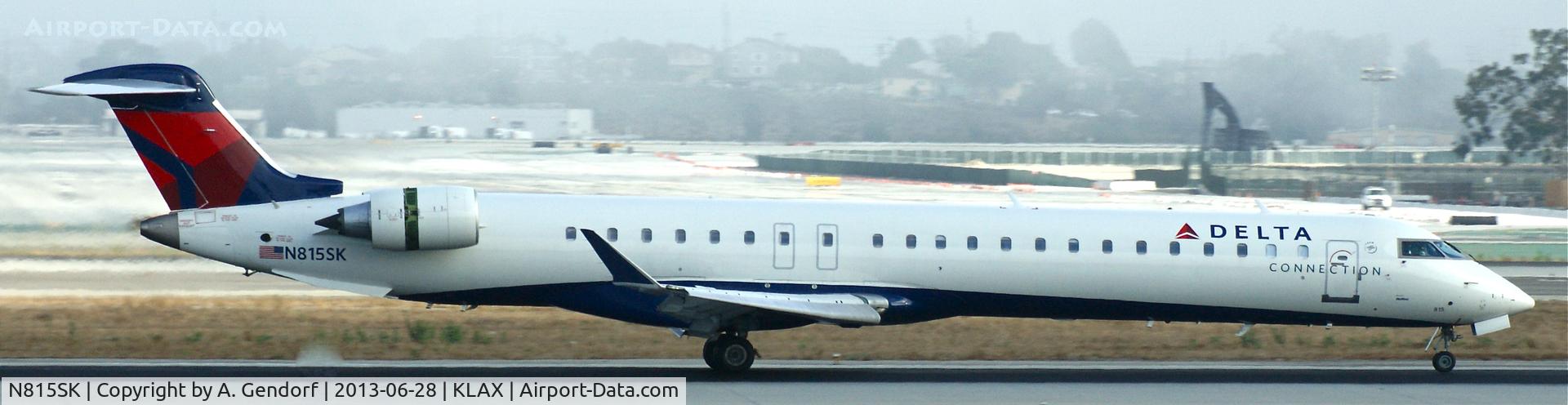 N815SK, 2006 Bombardier CRJ-900ER (CL-600-2D24) C/N 15101, Sky West (Delta Connection cs.), here shortly after landing at Los Angeles Int´l(KLAX)