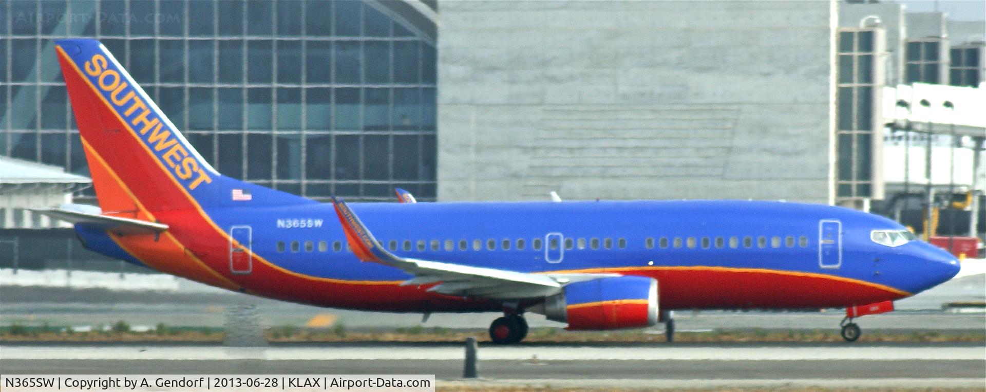 N365SW, 1993 Boeing 737-3H4 C/N 26576, Southwest Airlines, seen here on RWY 24L at Los Angeles Int´l(KLAX)