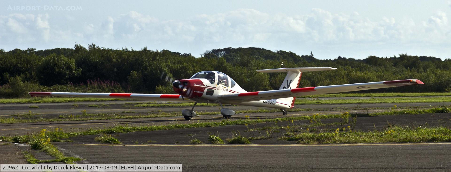 ZJ962, Grob G-109B Vigilant T1 C/N 6550, Vigilant T1 from 634 VGS MOD St Athan on loan to 636 VGS at EGFH for a Continuing Gliding Course.