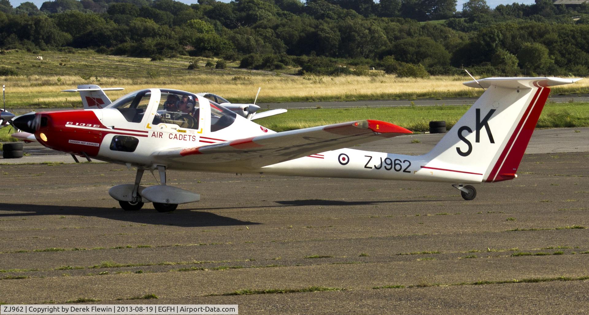 ZJ962, Grob G-109B Vigilant T1 C/N 6550, Grob G-109B Vigilant T1 Coded SK on loan to 636 VGS at EGFH from 634 VGS at MOD St Athan for a Continuing Gliding Course.