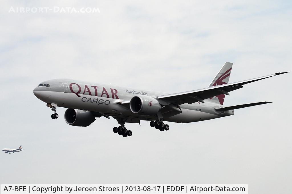 A7-BFE, 2013 Boeing 777-FDZ C/N 39644, parallel approach