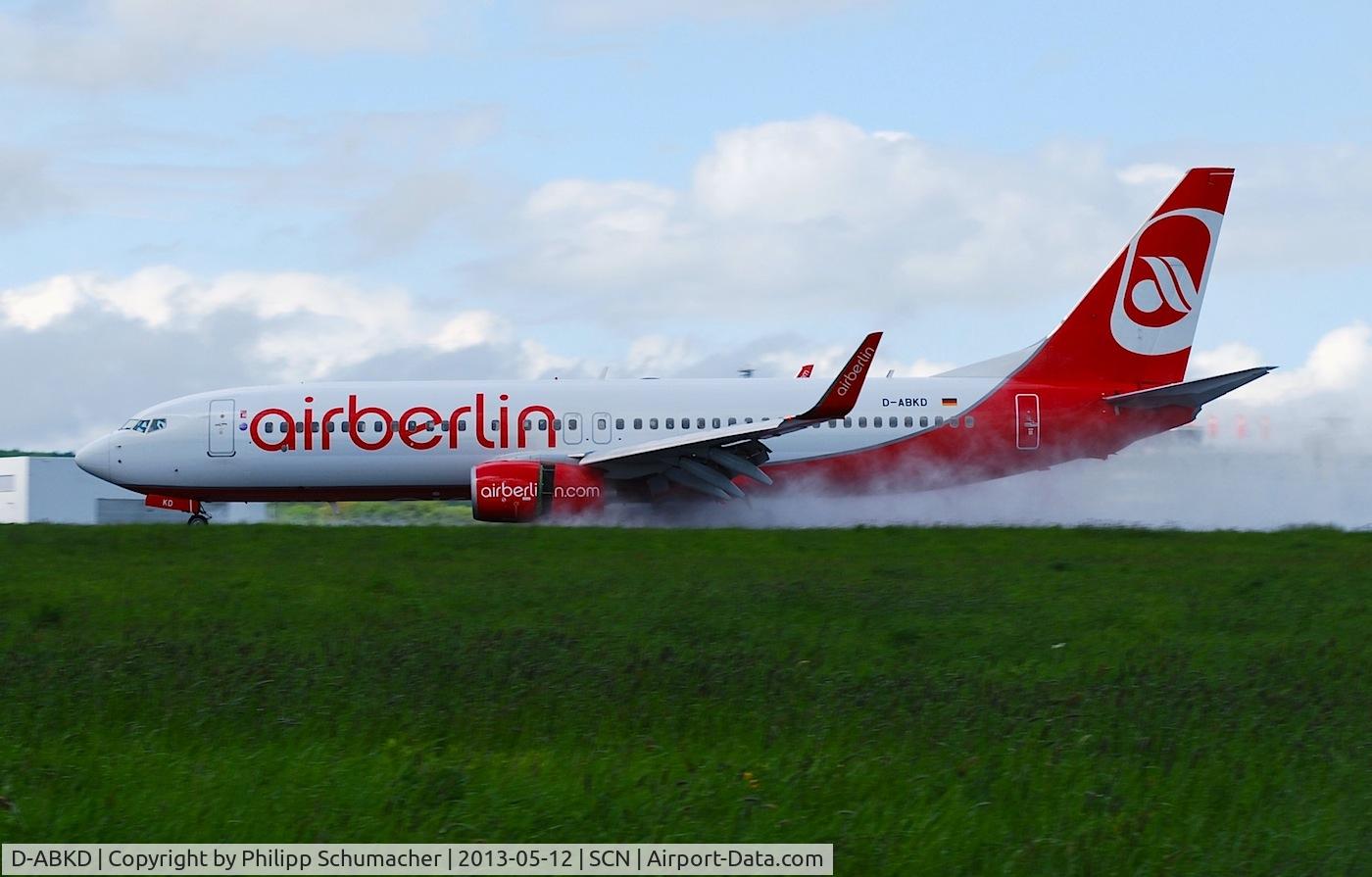 D-ABKD, 2009 Boeing 737-86J C/N 37742, Spray landing