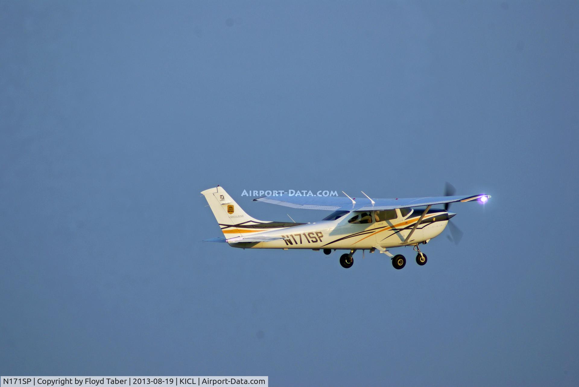 N171SP, 2007 Cessna 182T Skylane C/N 18281977, Departing KICL for manhunt of escaped prisoner who shot a deputy in Taylor County