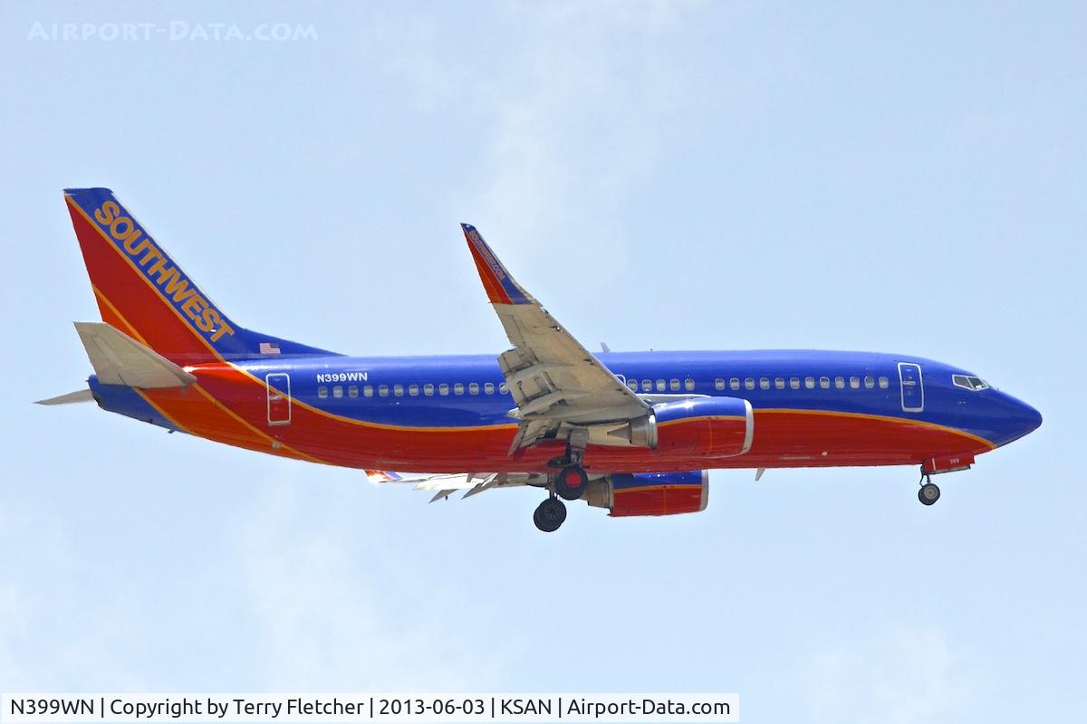 N399WN, 1995 Boeing 737-3H4 C/N 27693, Overhead Balboa Park on approach to San Diego International , California