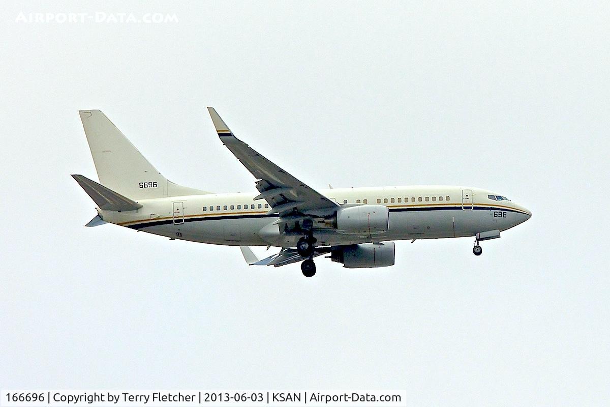 166696, 2011 Boeing C-40A Clipper C/N 40577/3687, Overhead Balboa Park on approach to San Diego International , California