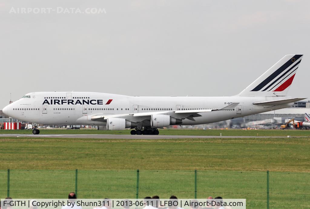 F-GITH, 2003 Boeing 747-428 C/N 32868, Lining up rwy 32L for departure in modified new c/s...