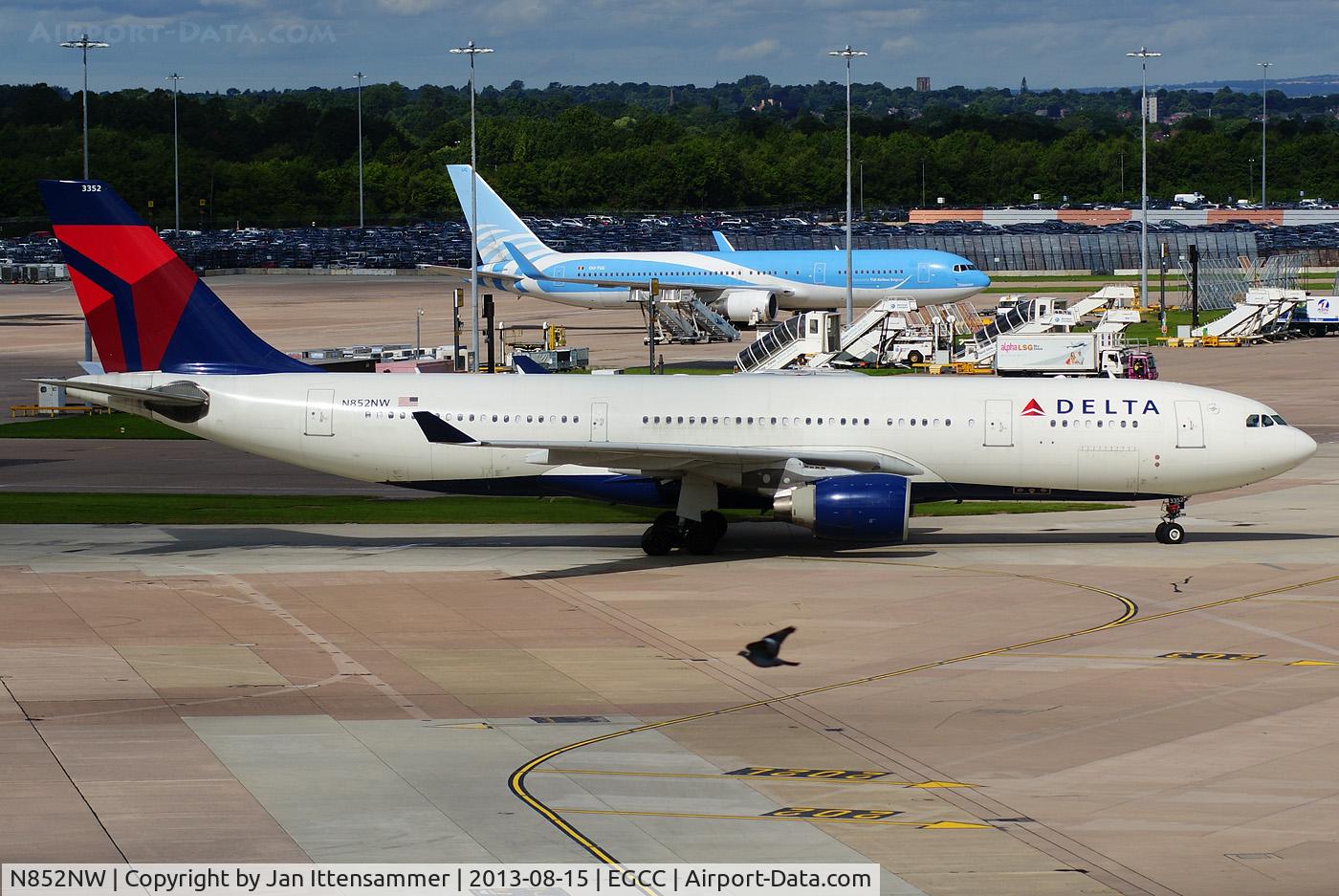 N852NW, 2004 Airbus A330-223 C/N 0614, n825nw