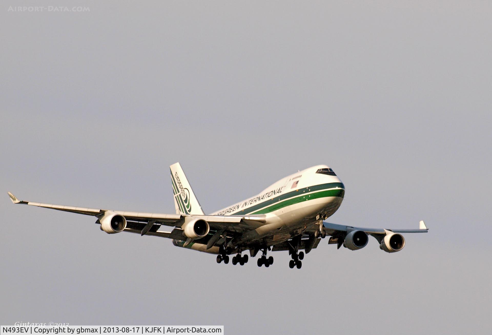 N493EV, 1993 Boeing 747-4H6 C/N 25702, Seconds before landing on L22, JFK