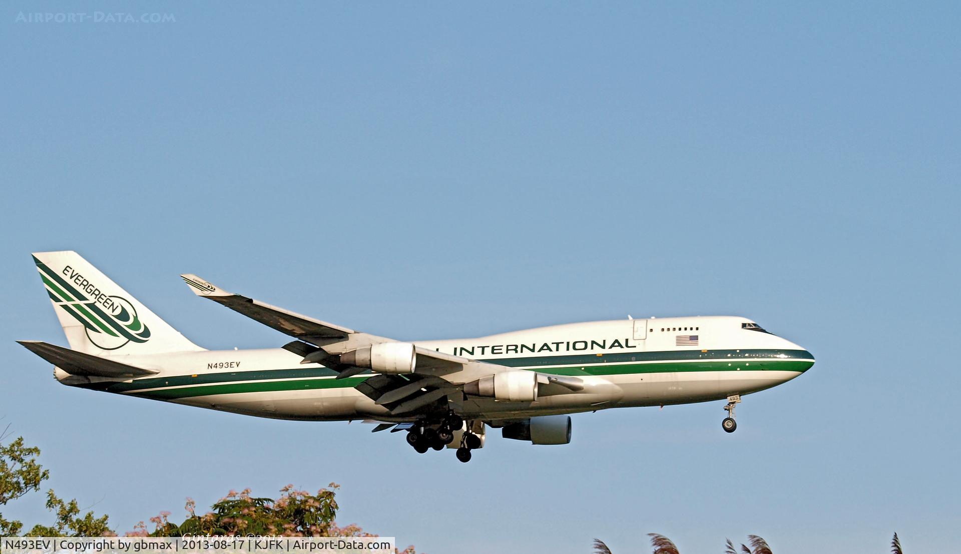N493EV, 1993 Boeing 747-4H6 C/N 25702, Seconds before landing on L22, JFK