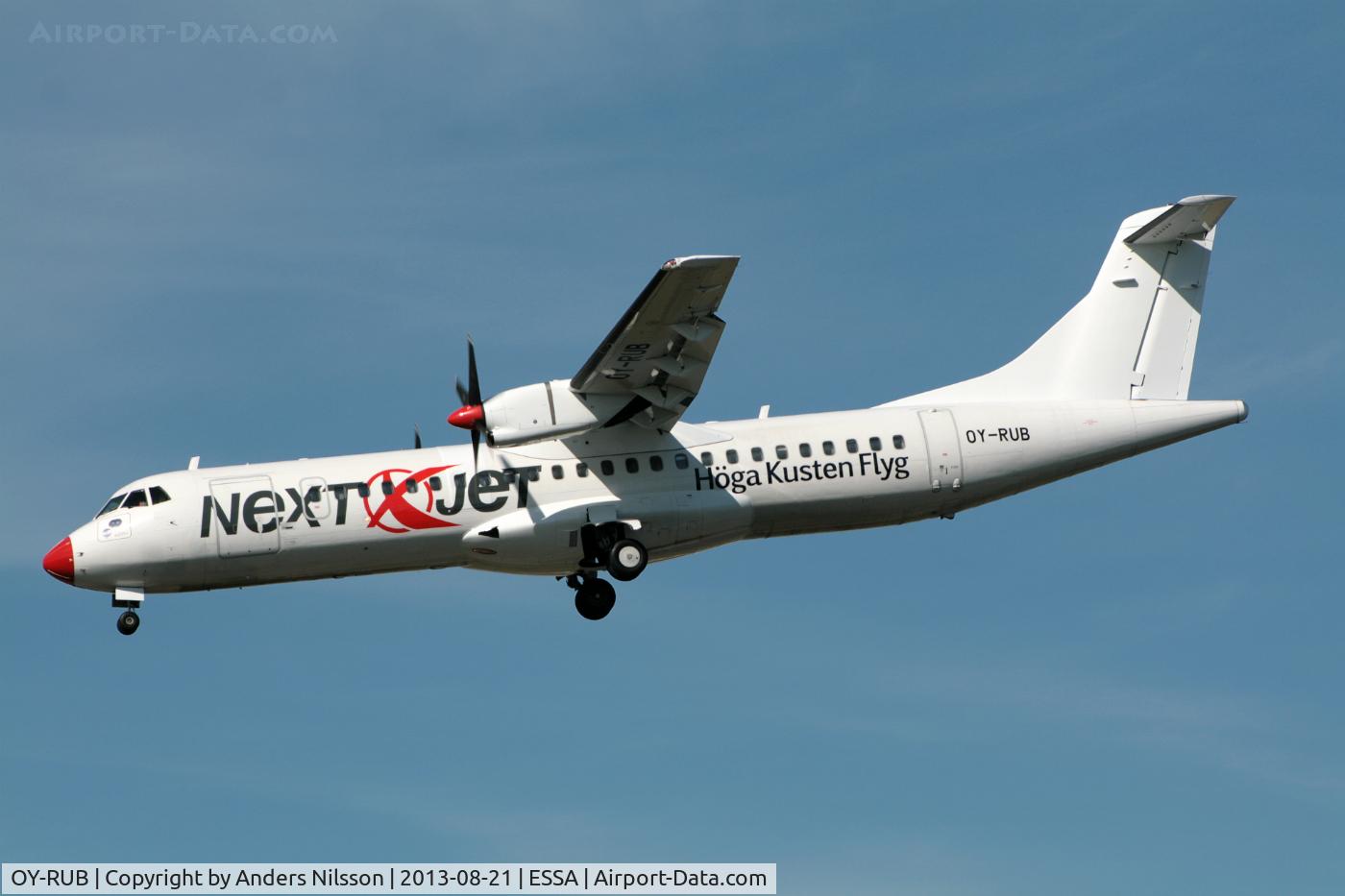 OY-RUB, 1992 ATR 72-202 C/N 301, On short final for runway 19L.