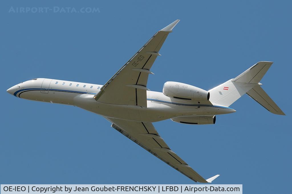 OE-IEO, Bombardier BD700-1A10 Global Express C/N 9696, MJET take off