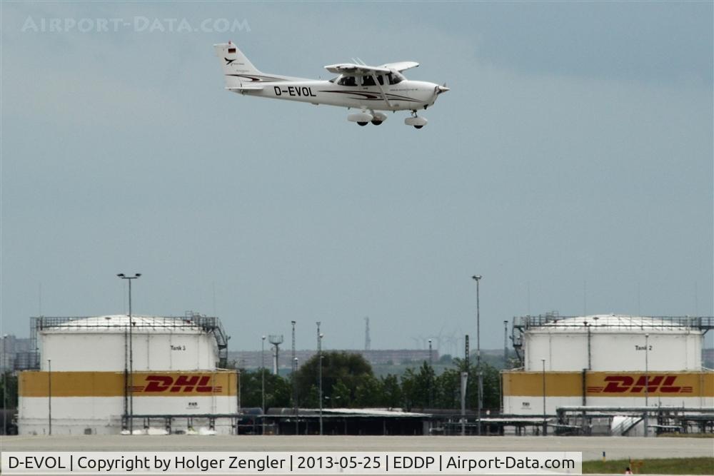 D-EVOL, 2005 Cessna 172S II C/N 172S9984, Low approach along rwy 25L.....