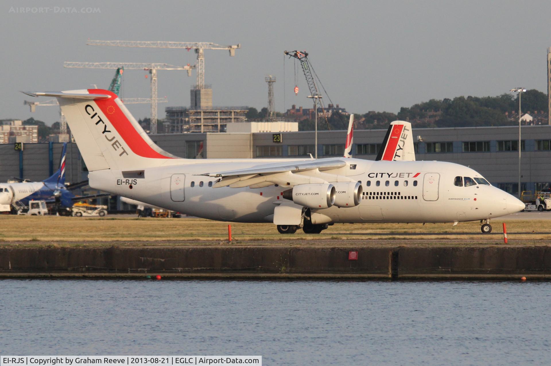 EI-RJS, 2000 British Aerospace Avro 146-RJ85A C/N E2365, Just landed.