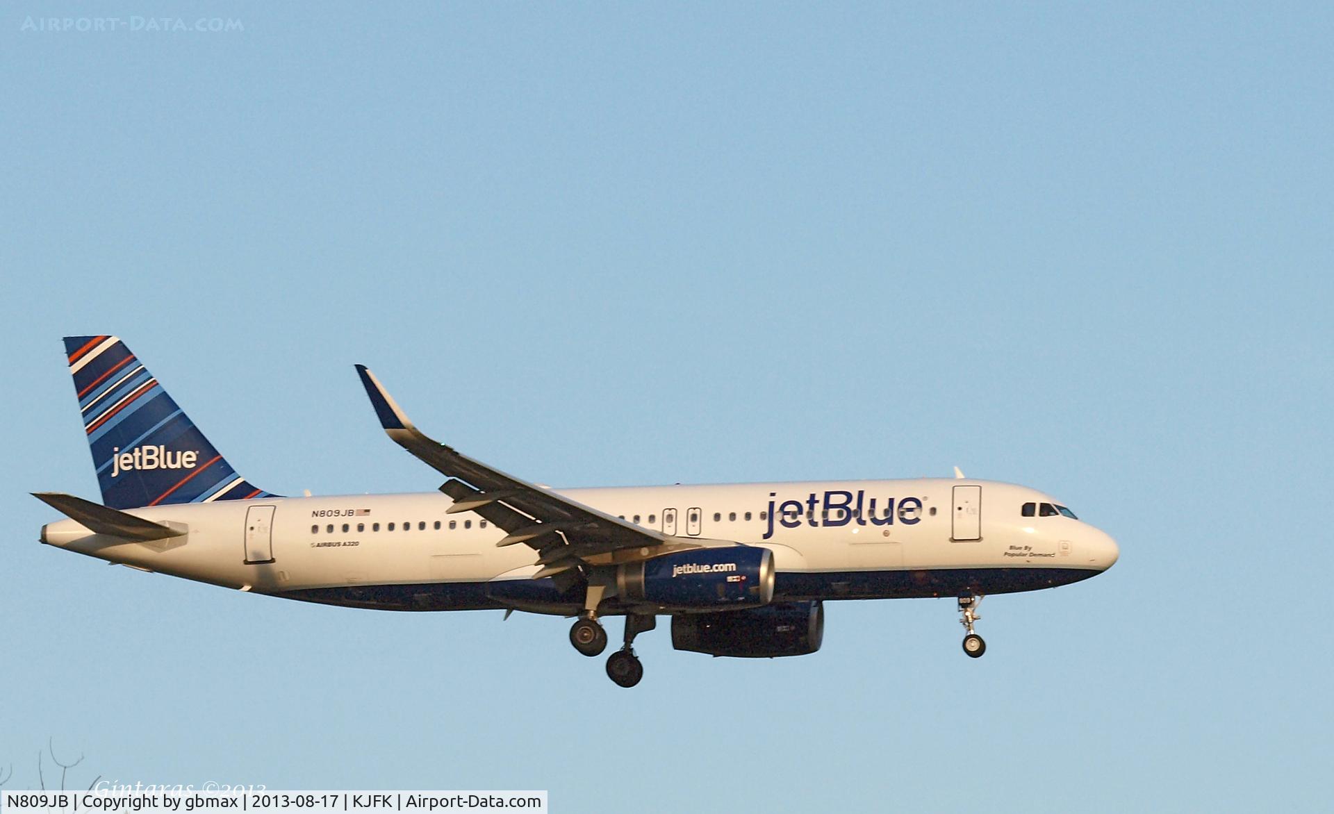 N809JB, 2012 Airbus A320-232 C/N 5349, Seconds before landing on L22, JFK