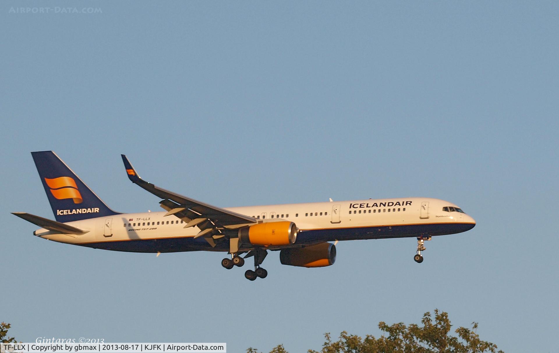 TF-LLX, 2000 Boeing 757-256 C/N 29311, Seconds before landing on L22, JFK