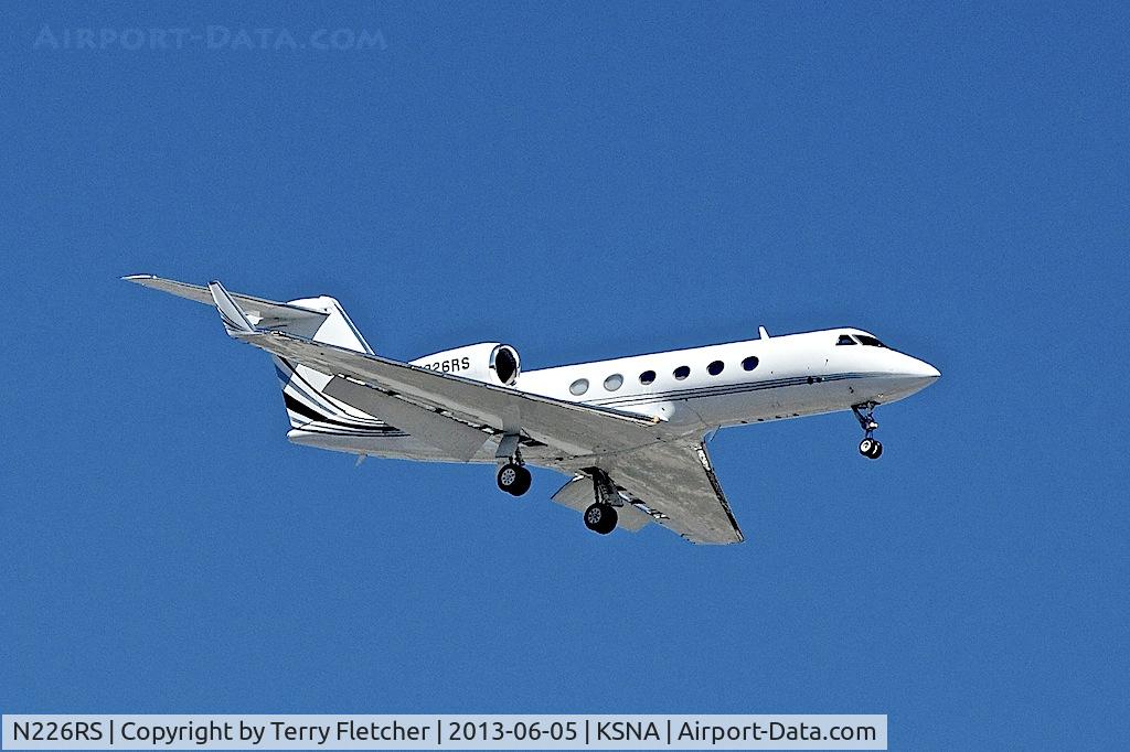 N226RS, 2002 Gulfstream Aerospace G-IV C/N 1479, On approach to John Wayne , Orange County Airport , Santa Ana , California