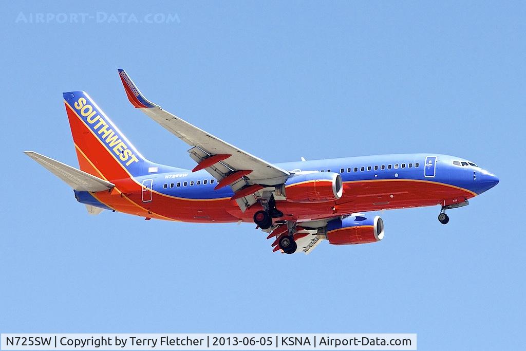 N725SW, 1999 Boeing 737-7H4 C/N 27857, On approach to John Wayne , Orange County Airport , Santa Ana , California