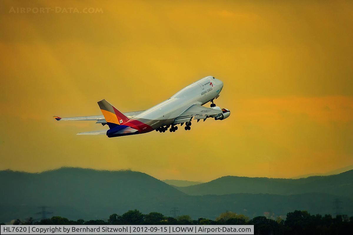 HL7620, 1999 Boeing 747-419BDS(F) C/N 29375, Asiana cargo take off Vienna Airport