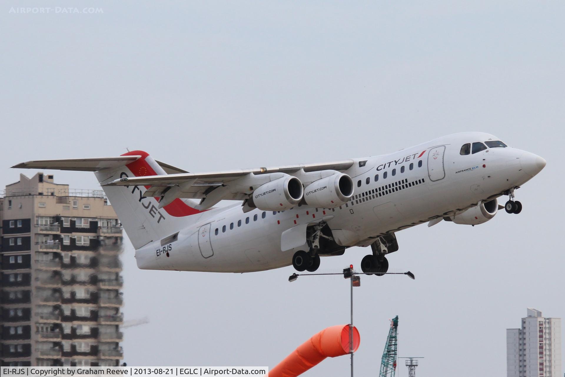 EI-RJS, 2000 British Aerospace Avro 146-RJ85A C/N E2365, Just taken off.
