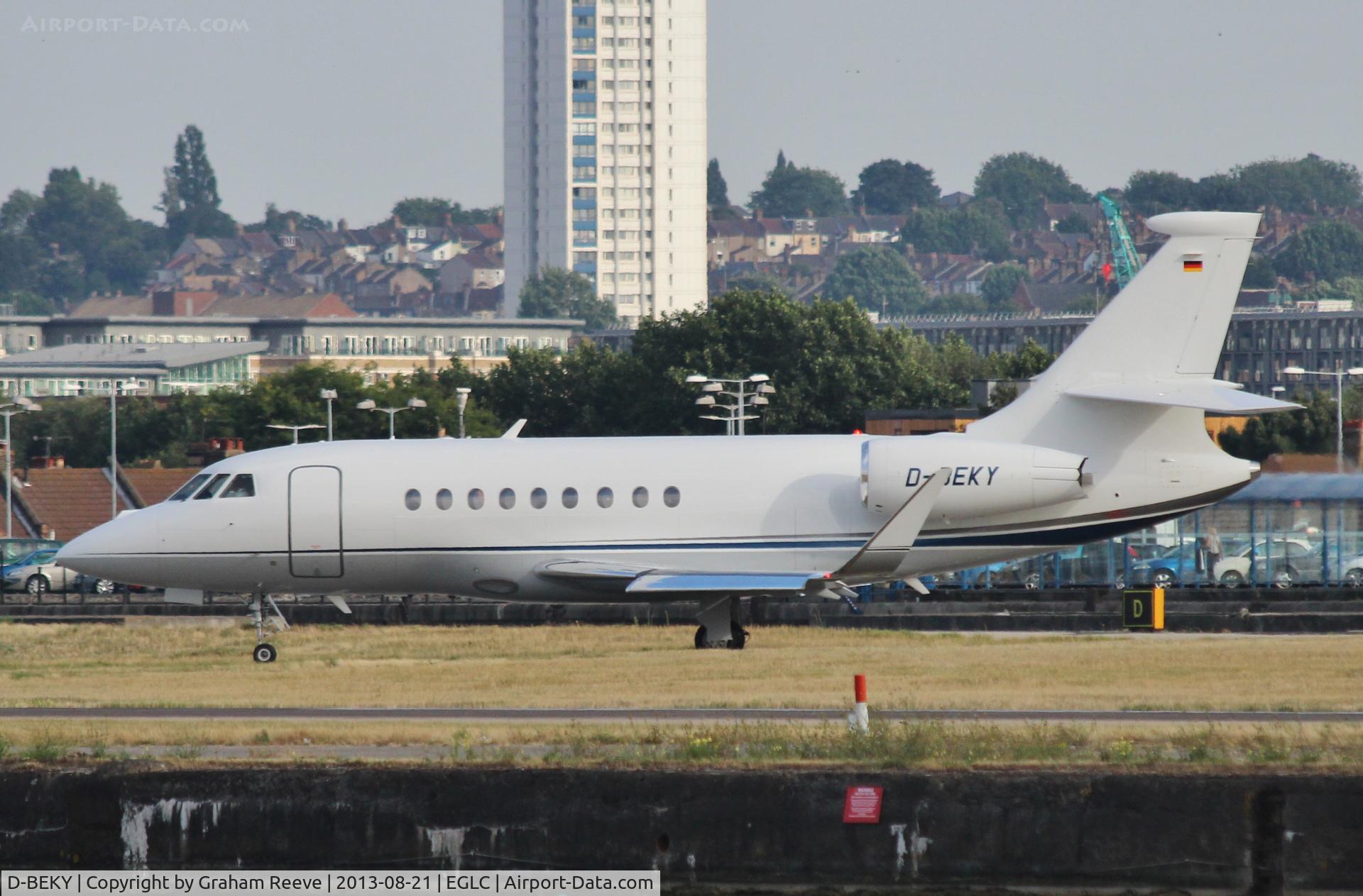 D-BEKY, 2009 Dassault Falcon 2000LX C/N 201, About to depart.