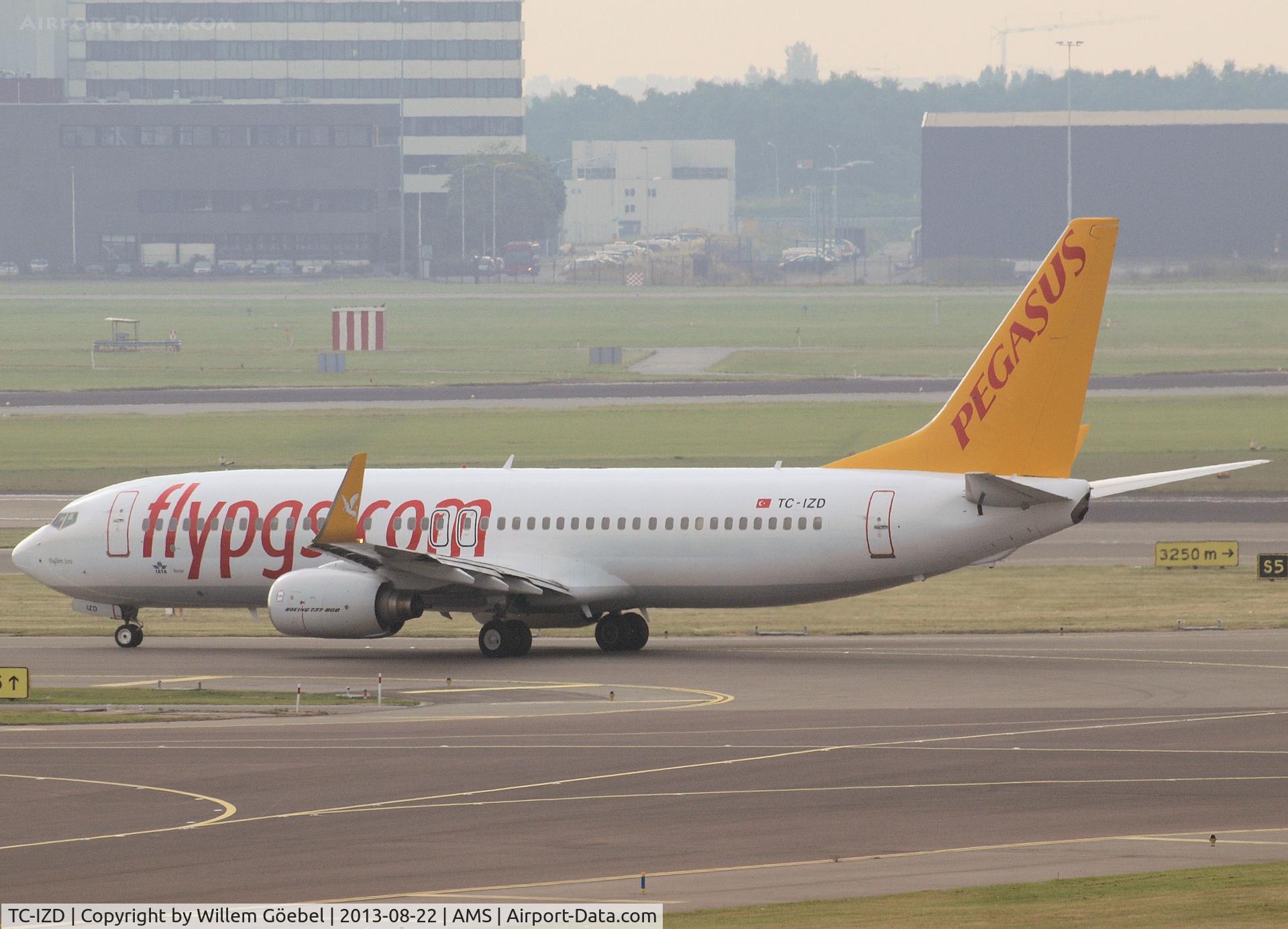 TC-IZD, 2001 Boeing 737-83N C/N 32348, Taxi to the gate on Schiphol Airport