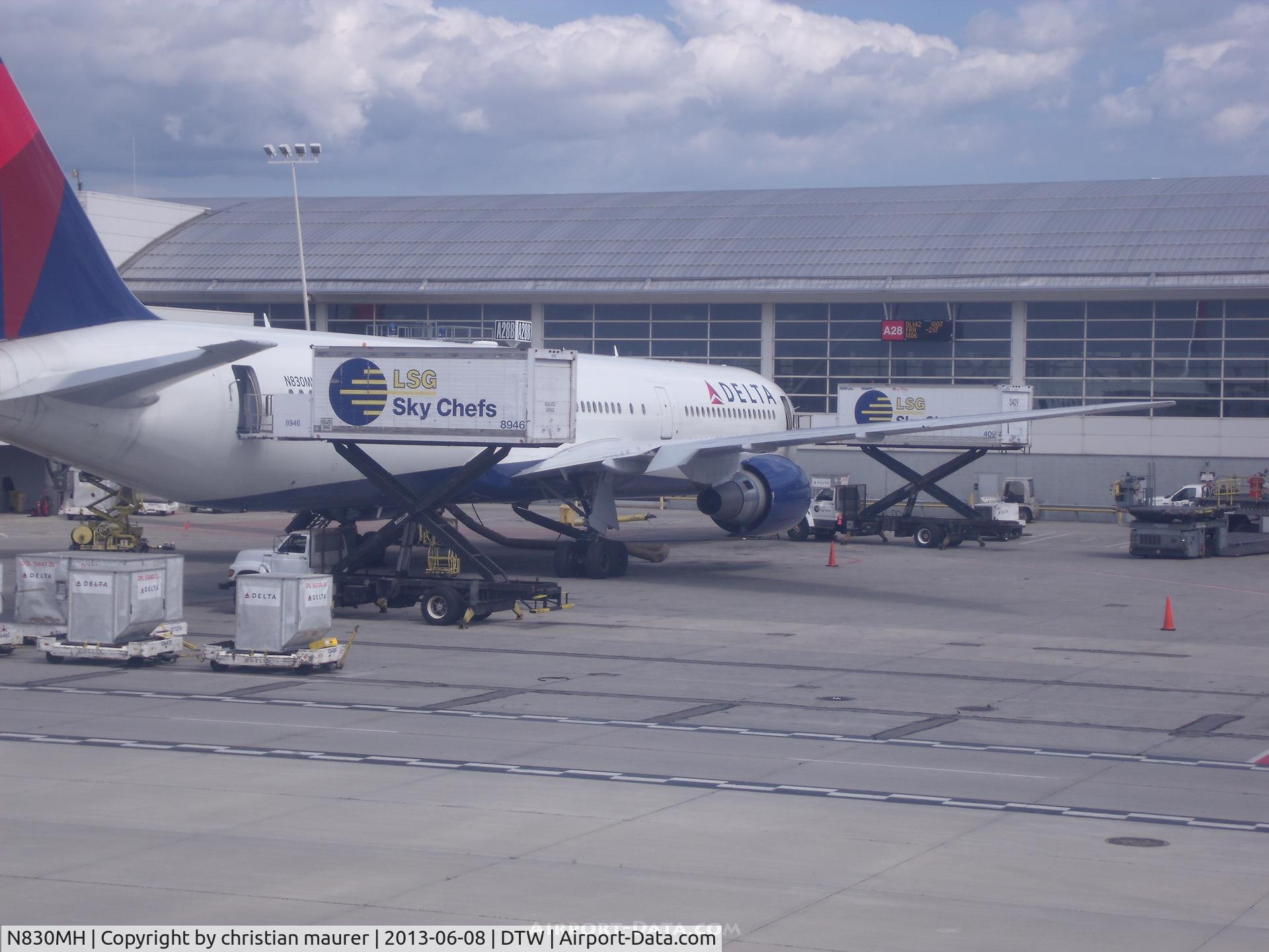 N830MH, 2000 Boeing 767-432/ER C/N 29701, 767-400er