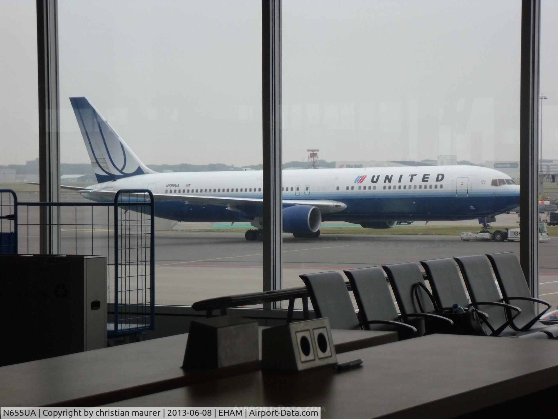 N655UA, 1992 Boeing 767-322/ER C/N 25393, UNITED BOEING 763 AT AMS