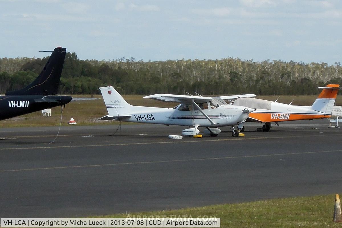 VH-LGA, 1998 Cessna 172R C/N 17280364, At Caloundra