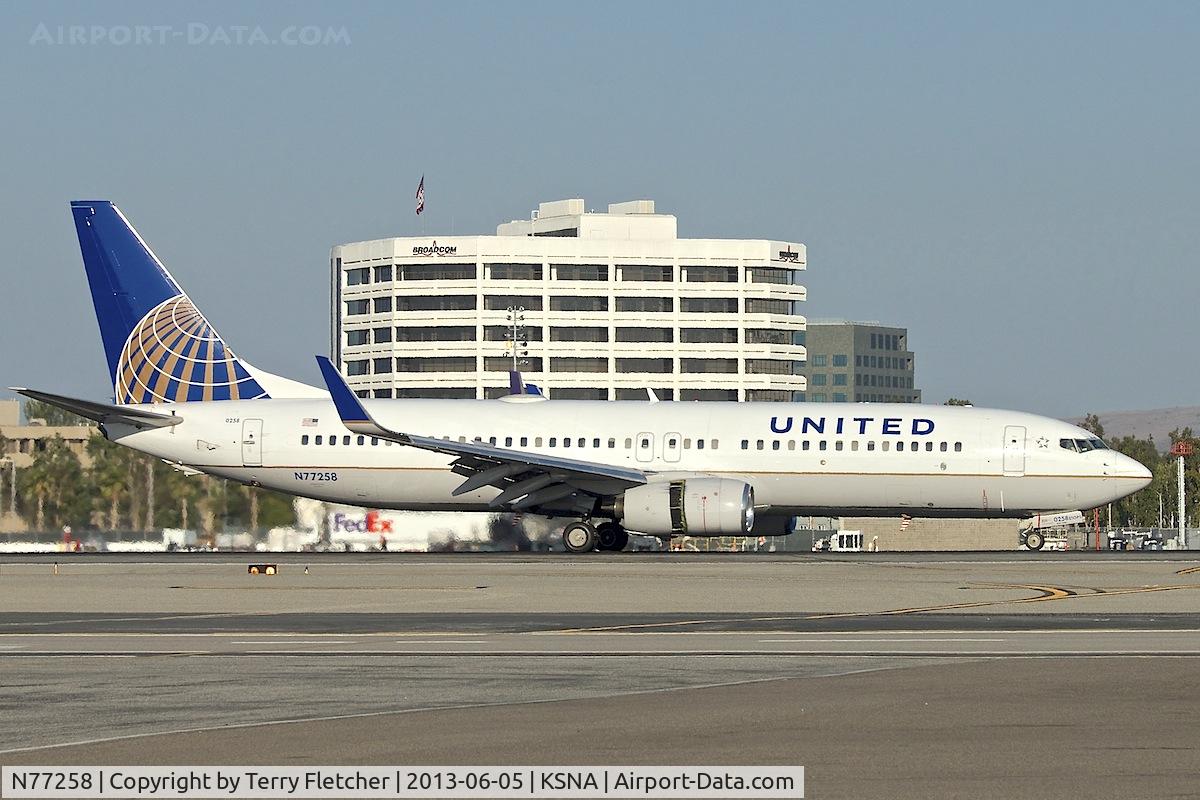 N77258, 2000 Boeing 737-824 C/N 30802, At John Wayne , Orange County Airport , Santa Ana , California