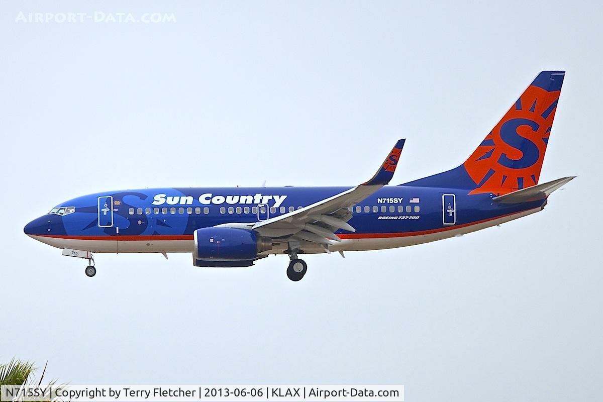 N715SY, 2004 Boeing 737-752 C/N 33787, At Los Angeles Airport , California
