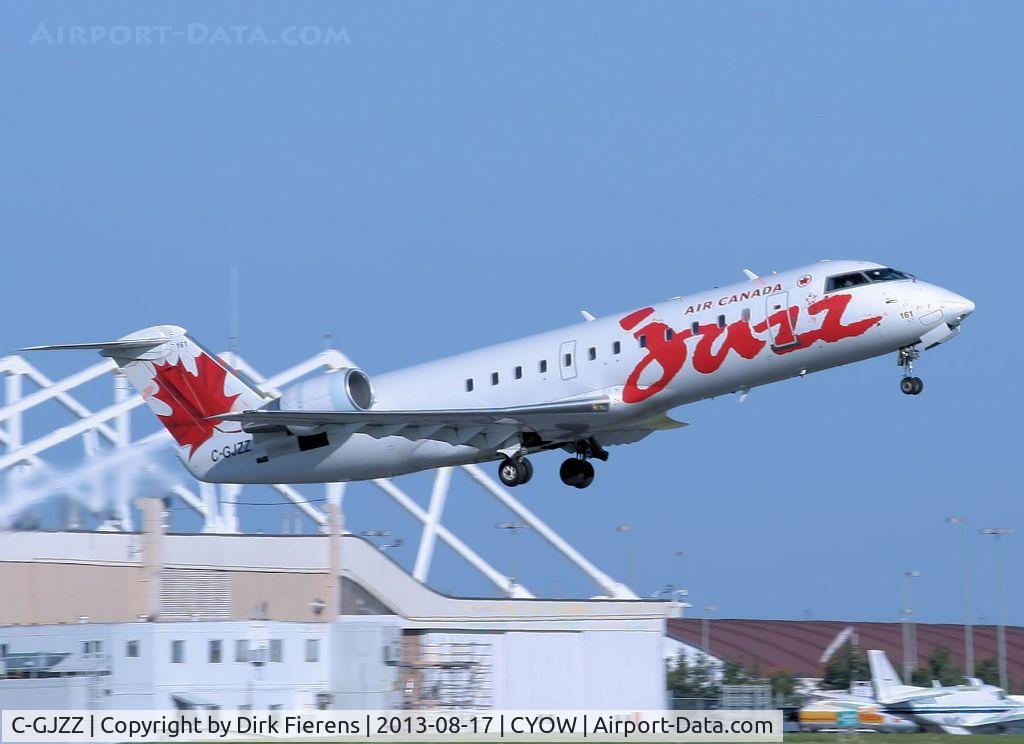 C-GJZZ, 2004 Bombardier CRJ-200ER (CL-600-2B19) C/N 7978, Heading for Boston Logan Airport (KBOS) mid-morning.