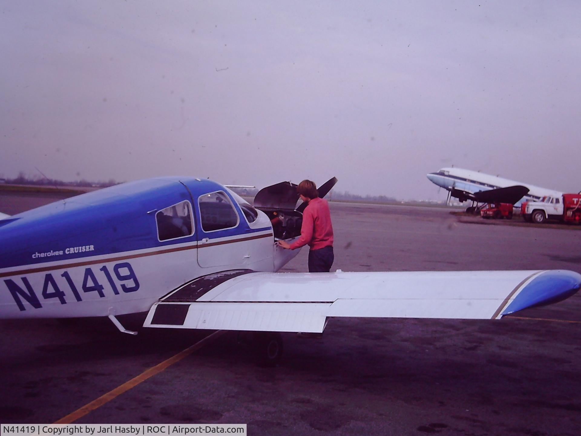 N41419, 1974 Piper PA-28-140 C/N 28-7425237, flying lessions, Rochester NY, mid-1970's