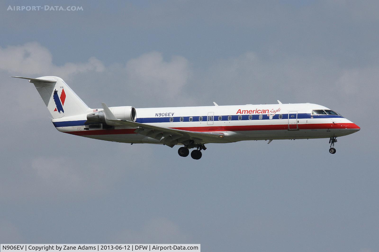 N906EV, 2002 Bombardier CRJ-200ER (CL-600-2B19) C/N 7642, Landing at DFW Airport
