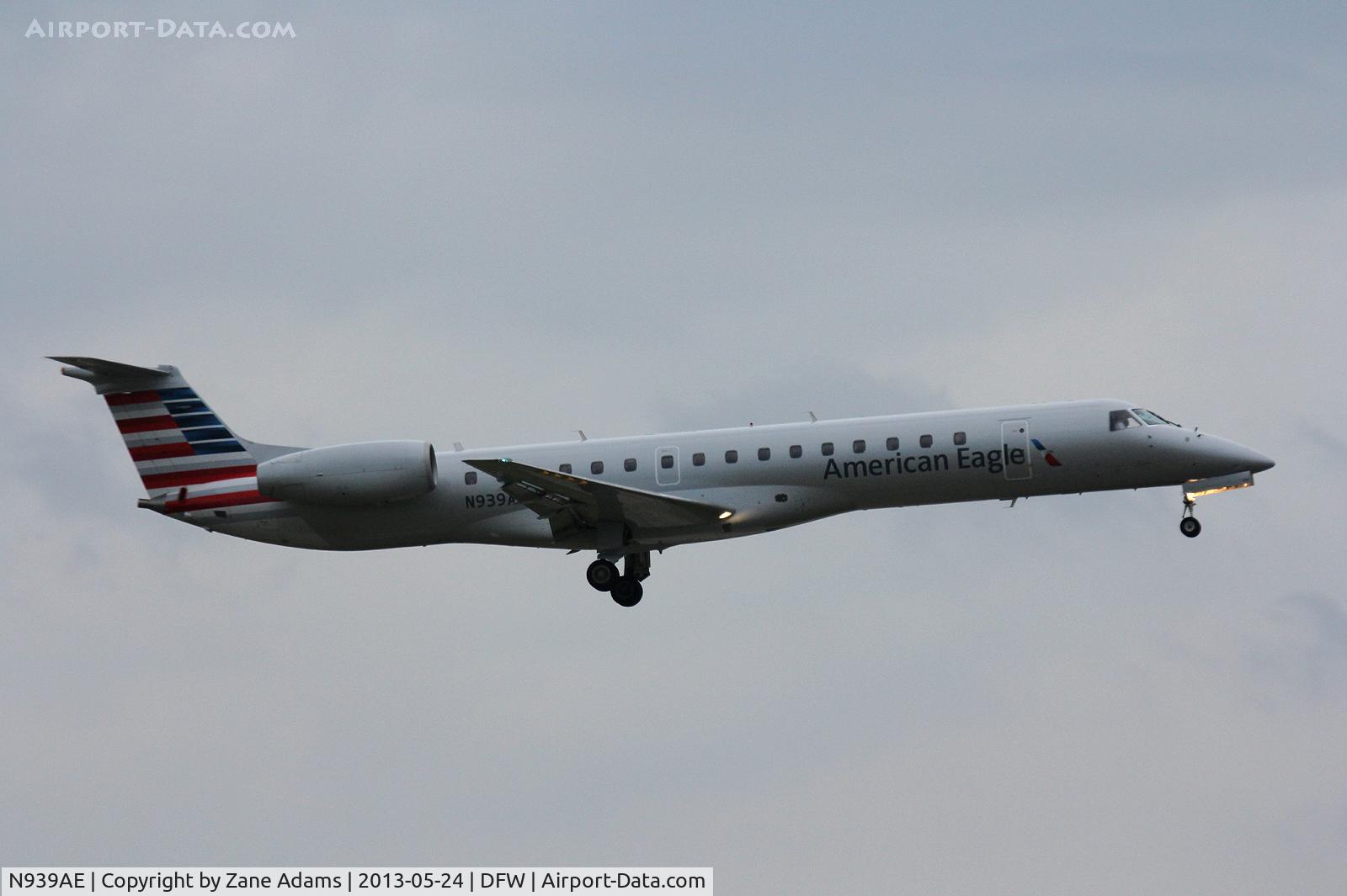 N939AE, 2005 Embraer ERJ-145LR (EMB-145LR) C/N 14500923, Landing at DFW Airport -American Airlines new livery