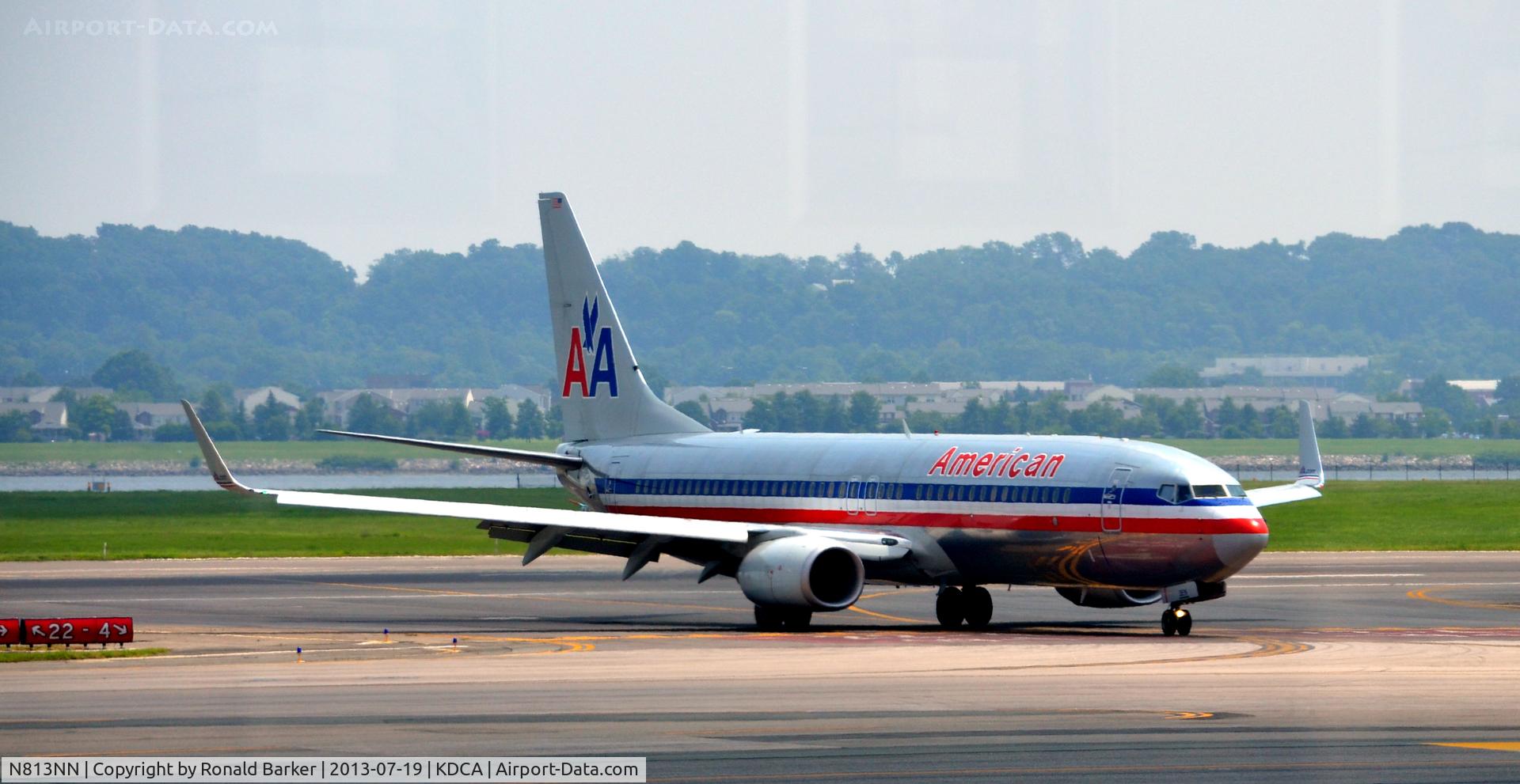 N813NN, 2009 Boeing 737-823 C/N 30918, Taxi DCA